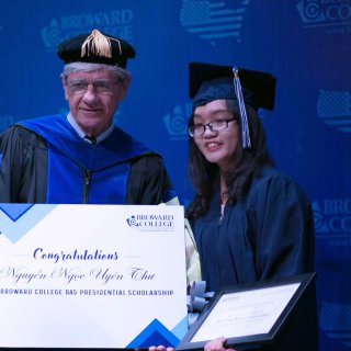 Cựu HS Bùi Thị Xuân liên tiếp đạt học bổng toàn phần của Broward College tại Mỹ